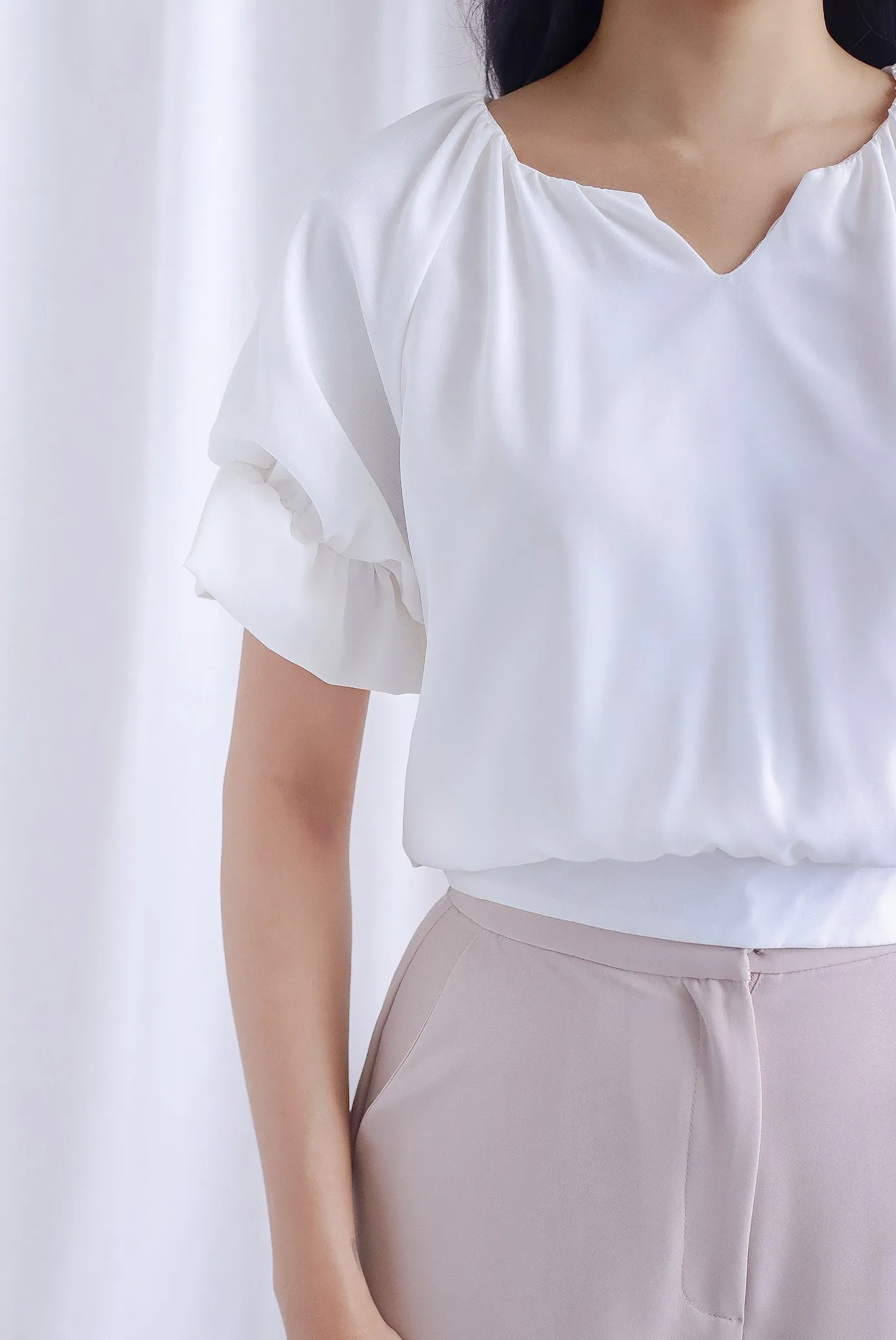 Maive Balloon Sleeve Ruffle Top In White
