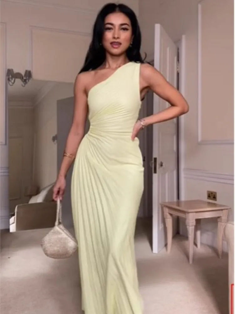 Nsquared Elegant One Shoulder Pleated Diagonal Collar Maxi Dresses
