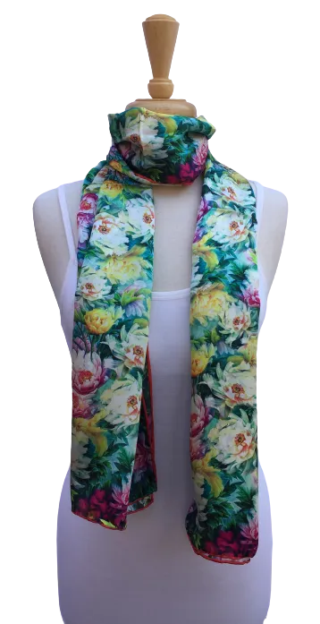 Scarf with colorful and painterly flowers